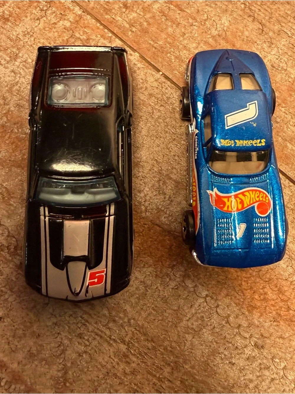 Hot Wheels 1998 Race Team Series IV '63 Corvette Racing '69 Ford Mustang #5